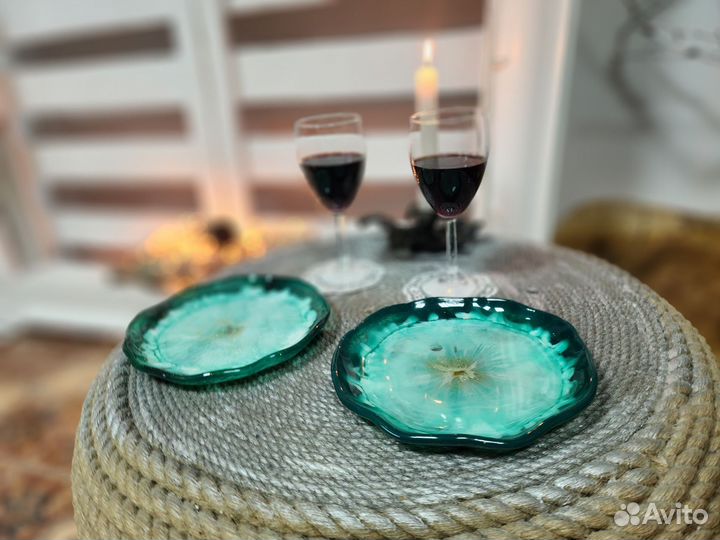 Тарелки десертные изумрудного цвета