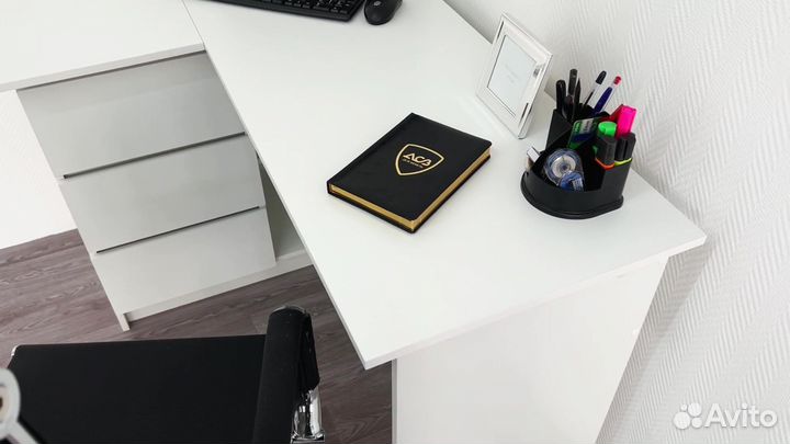 Угловой письменный стол