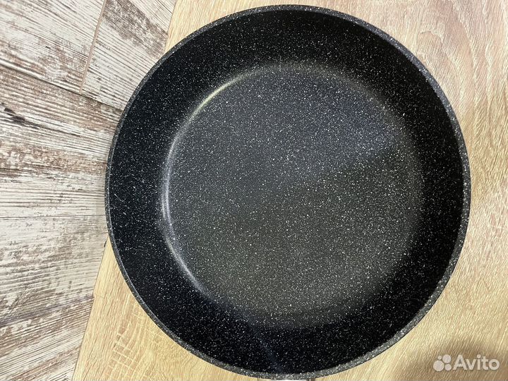 Сковорода с крышкой 26см Гардарика