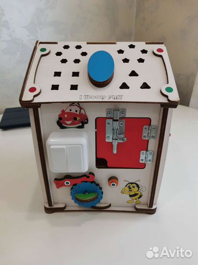 Бизиборд домик