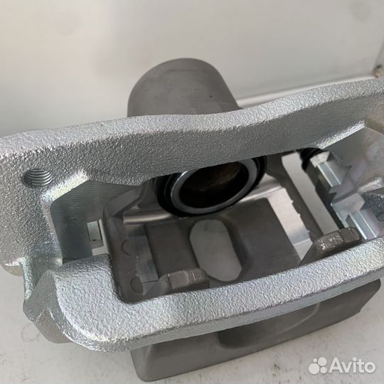 Суппорт задний правый hyundai santa fe