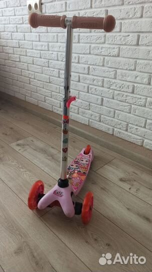 Самокат трехколесный для девочки