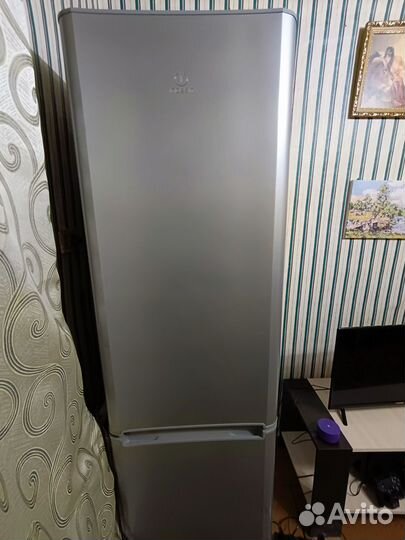 Холодильник б/у Indesit No Frost на запчасти