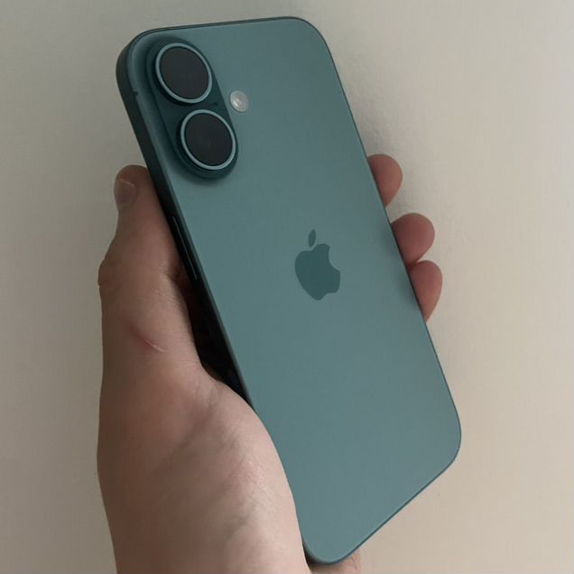 iPhone 16, 128 ГБ, SIM + eSIM