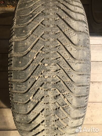 Goodyear UltraGrip 500 225/60 R17