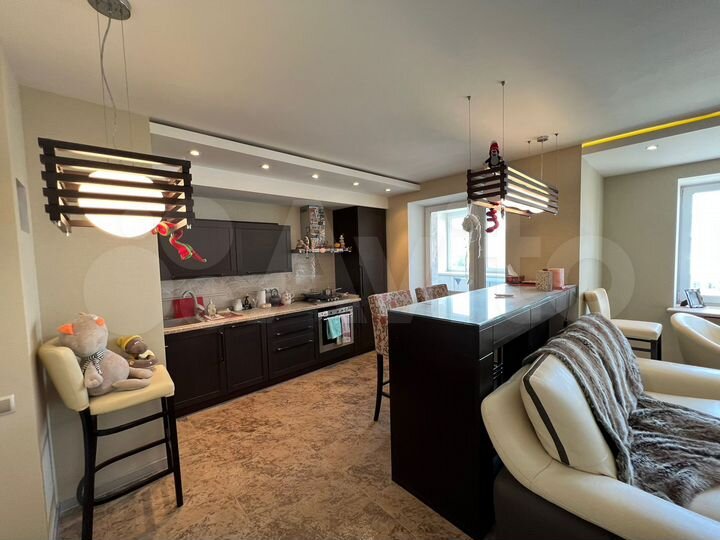 2-к. квартира, 64 м², 4/10 эт.