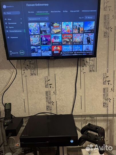 Xbox One 500 gb 2 геймпада+Игры