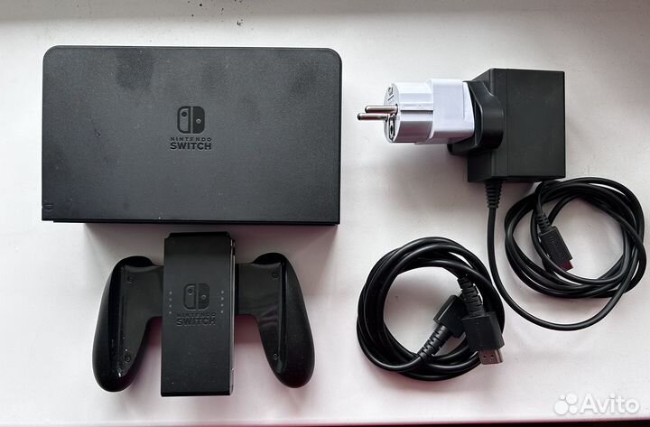 Nintendo Switch oled 64 гб + карта памяти + чехол