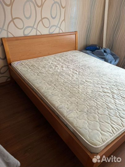 Кровать