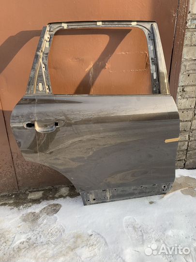 Задняя правая дверь на VW Touareg 2,оригинал