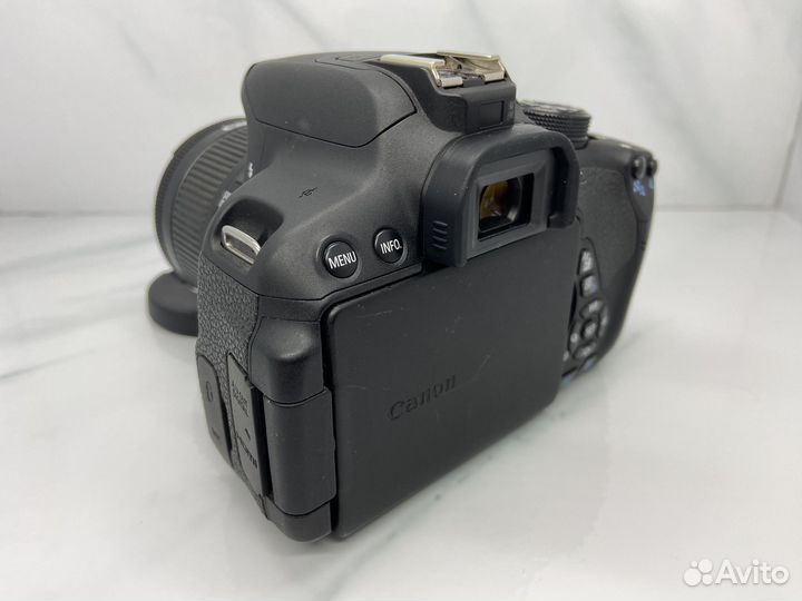 Зеркальный фотоаппарат Canon 700D + 18-55mm STM