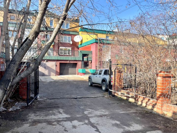 Дом 199,8 м² на участке 1 сот.