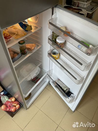 Холодильник vestel