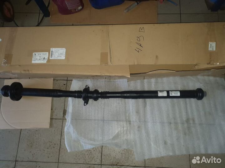 Карданный вал Volkswagen Touareg 7P0521102R