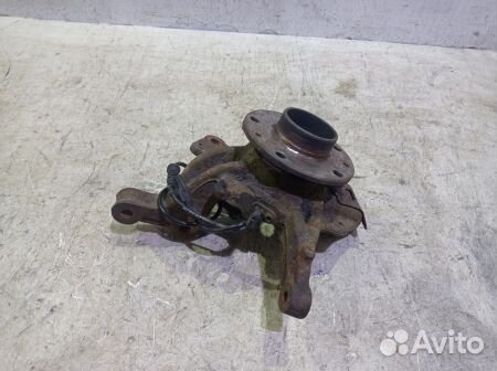 Кулак передний правый 400147163R