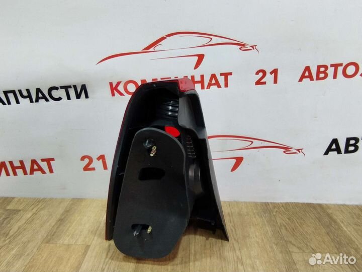 Фонарь задний правый Renault Logan 1