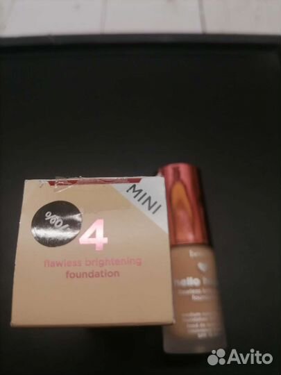 Тональная основа с эффектом сияния тон 04 Benefit