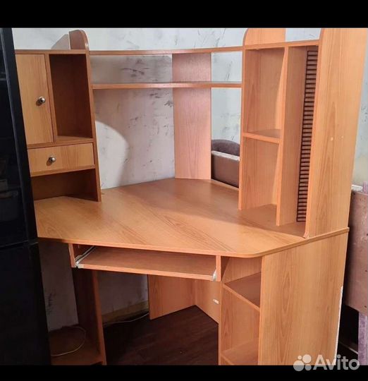 Компьютерный стол