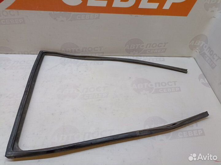 Уплотнитель двери задний левый Hyundai Getz TB