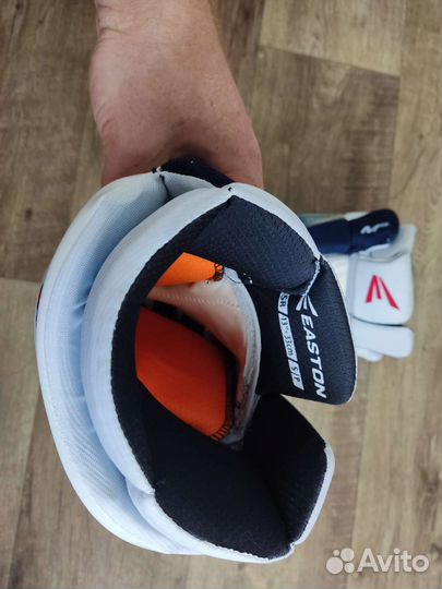 Перчатки хоккейные 13