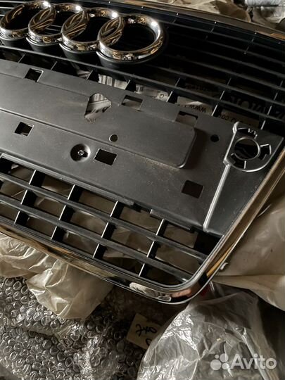 Решетка радиатора Audi A4 B7