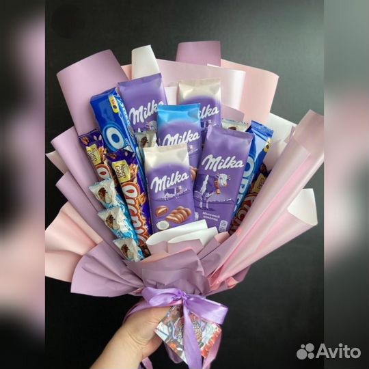 Сладкий букет из конфет и шоколадок, из клубники