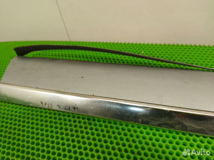 Молдинг двери передний правый Volkswagen Touareg