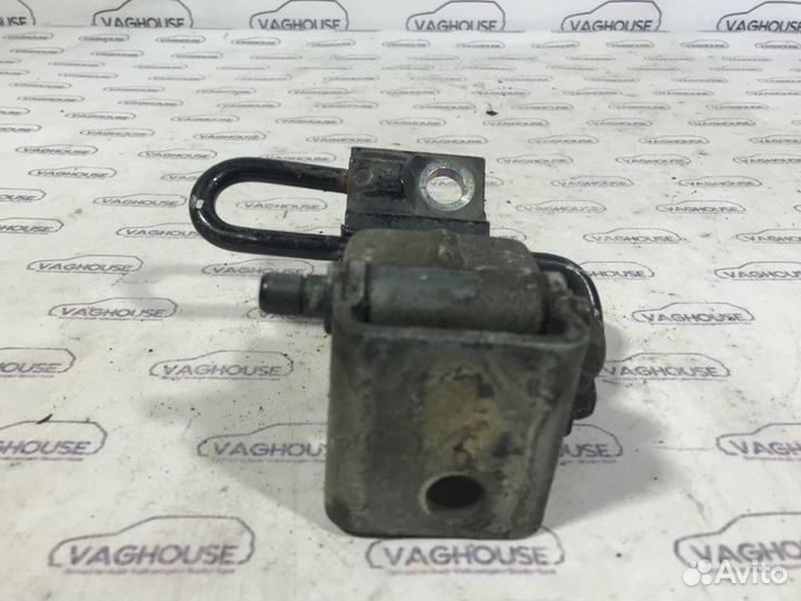 Петля двери задняя правая Audi Q7 4.2 BAR 2006