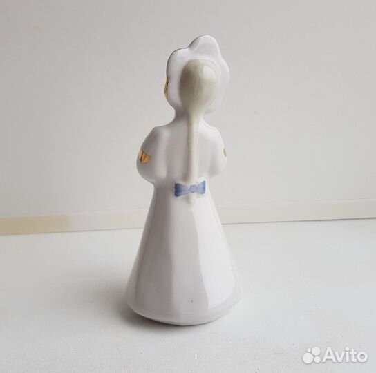 Статуэтка Девушка с голубем. Фестиваль 1985 зик