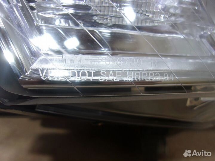 Фара правая Volkswagen Passat B6