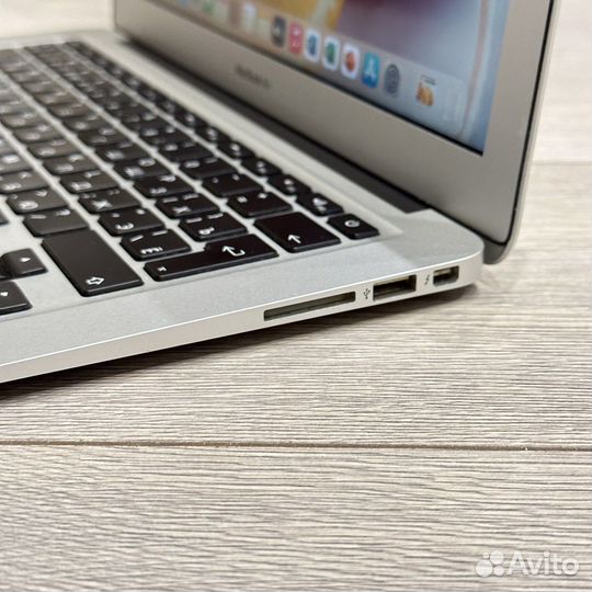 Apple MacBook Air 13 дюймов 2015 i5 / 8 / 128 SSD