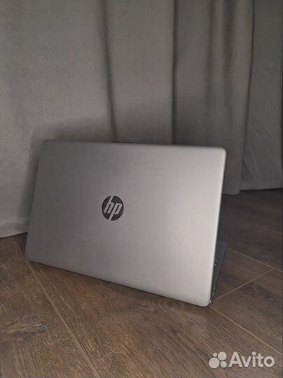 Ноутбук для учебы HP 15s с диагональю 15.6