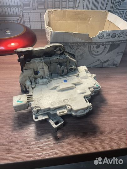 Замок задней двери Audi A4 B8