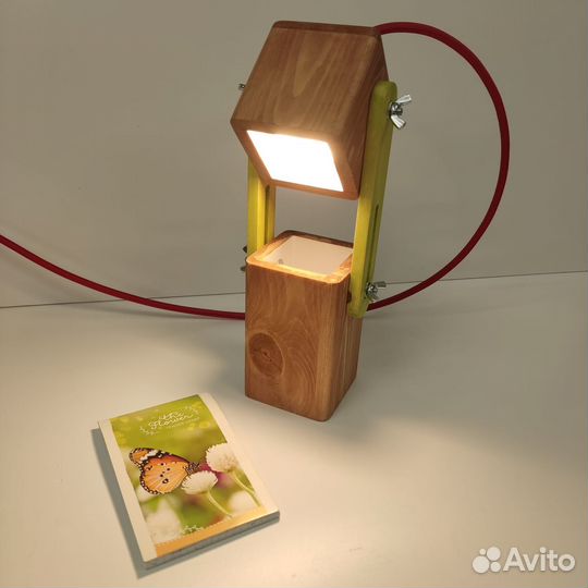 Светильник декоративный из дерева