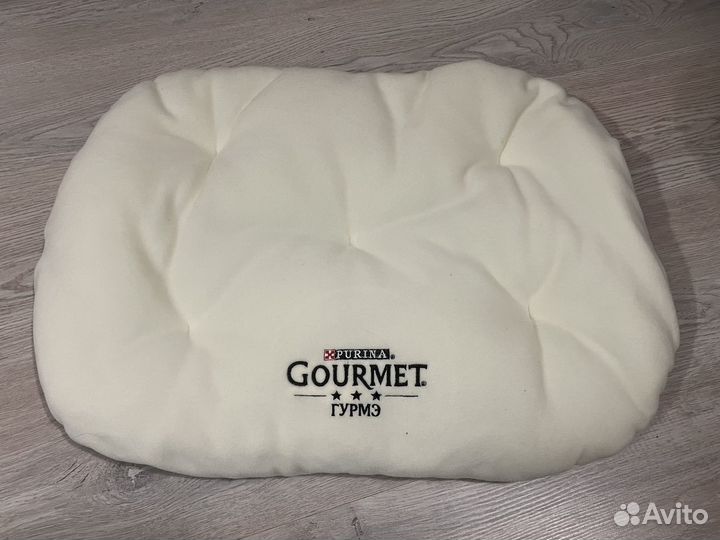 Лежанка для собак и кошек
