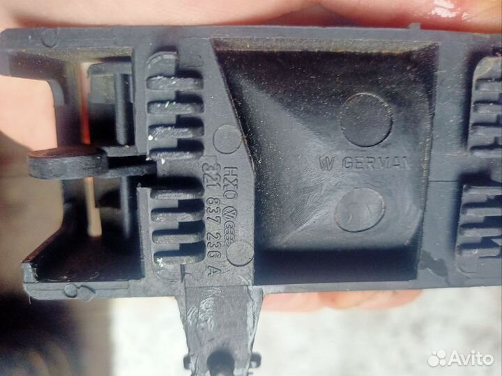 Ручка двери пер. правой внутренняя VW Golf 2