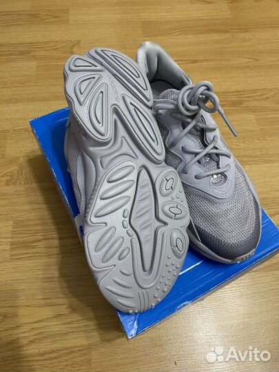 Кроссовки унисекс adidas ozweego