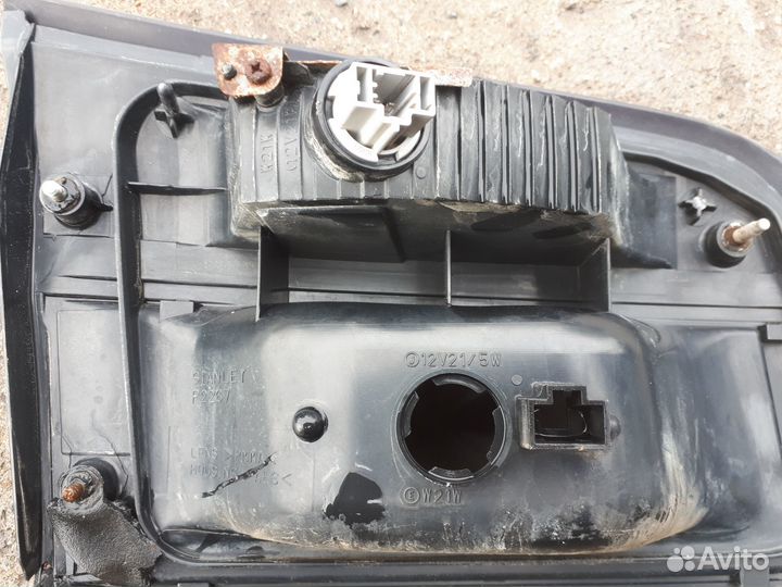 Фонарь крышки багажника R Mazda 626 Capella Дефект