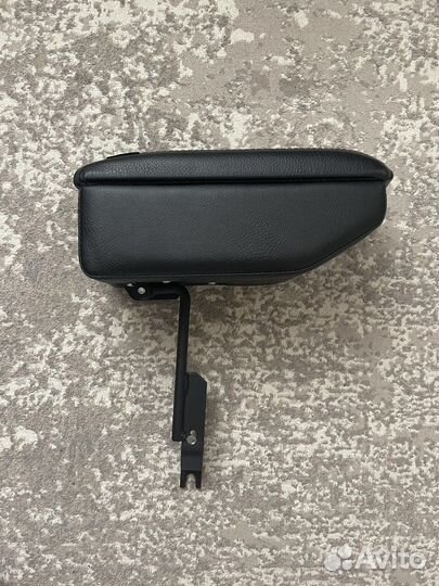 Подлокотник