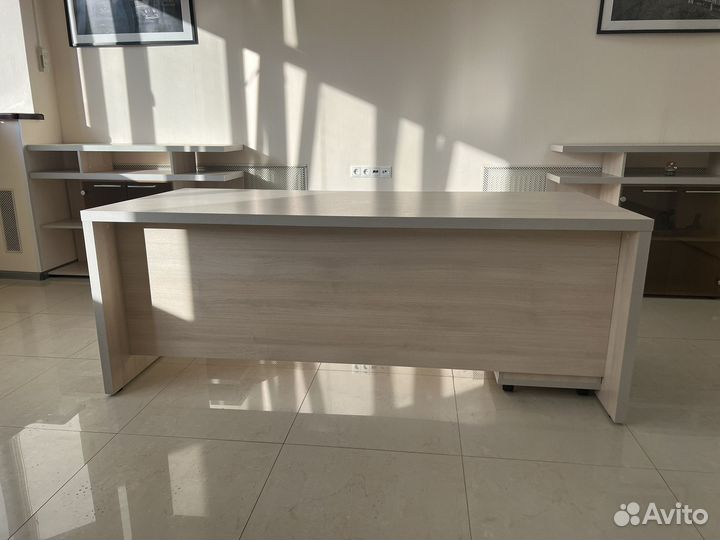 Стол для руководителя офисный