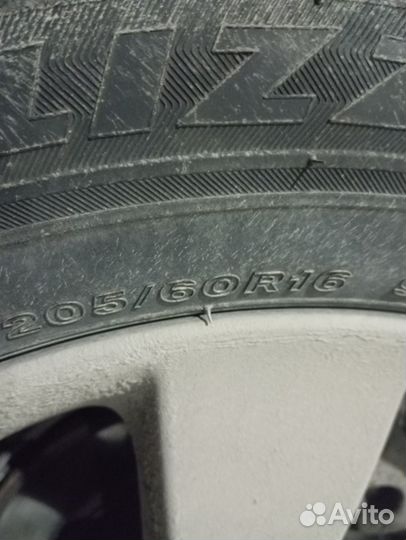 Bridgestone Blizzak Revo GZ 205/60 R16