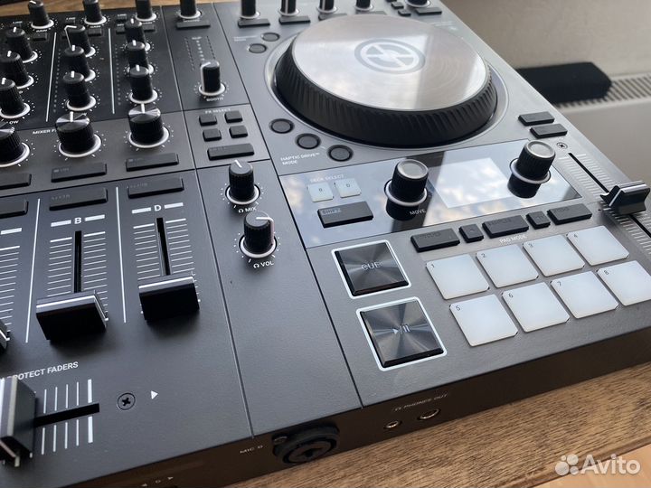 DJ контроллер Traktor Kontrol S4 Mk3 (Новый)