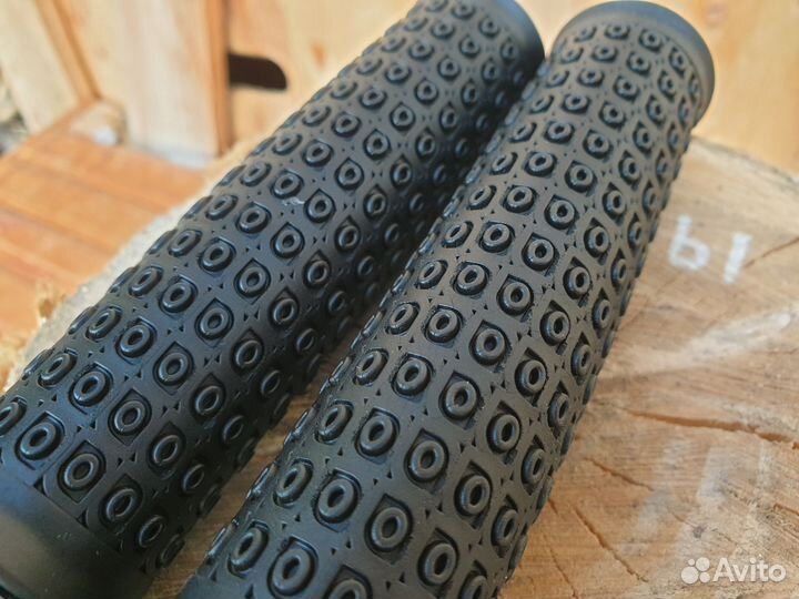 Грипсы для велосипеда с фиксатором