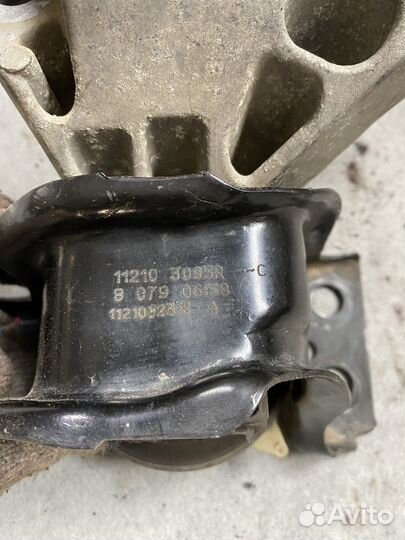 Опора двигателя правая Renault Duster I рестайлинг