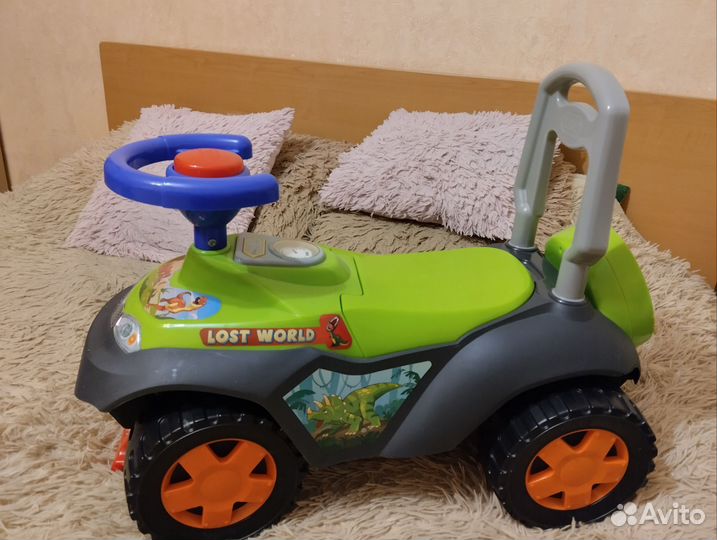 Детская машинка каталка с ручкой