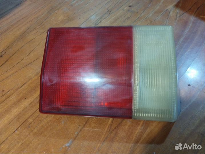 Фонари задние в крышку багажника Audi 80 B3