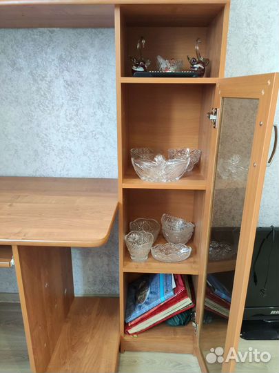 Компьютерный(письменный) стол со шкафом