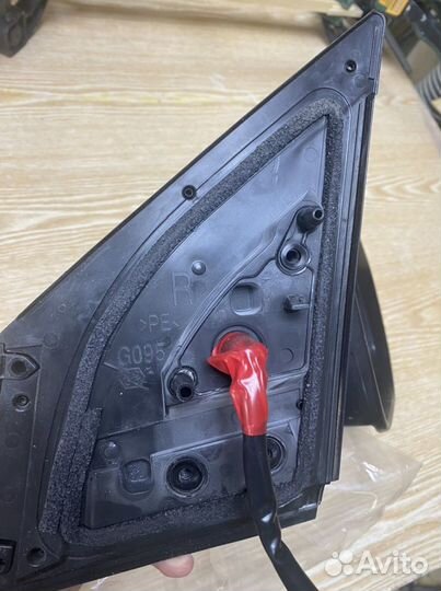 Боковое зеркало