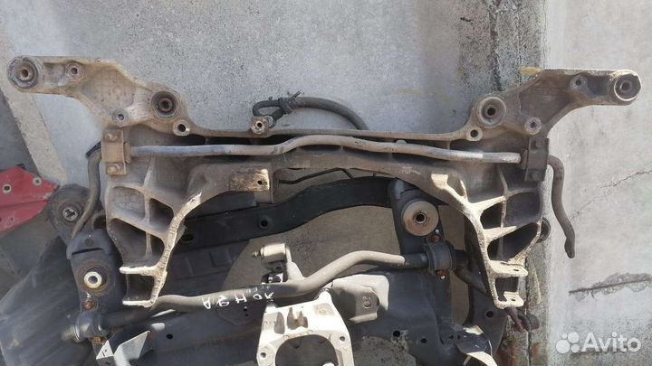 Подрамник передний Mitsubishi Diamante (Мицубиси Д