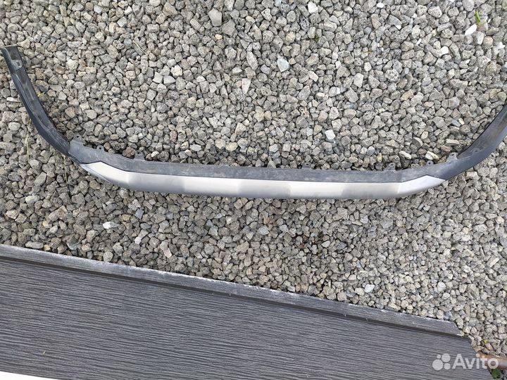 Нижняя губа переднего бампера на тойота Раф 2021г